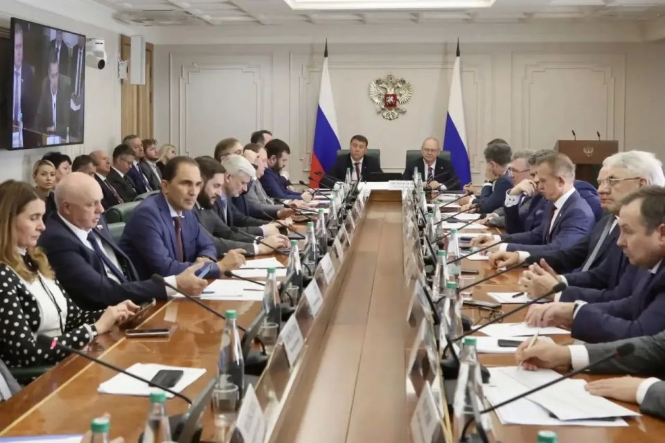 Олег Мельниченко: На расширенном заседании Комитета Совета Федерации по экономической политике под руководством первого заместителя председателя Комитета Ивана Николаевича Абрамова представили для рассмотрения проекты по...