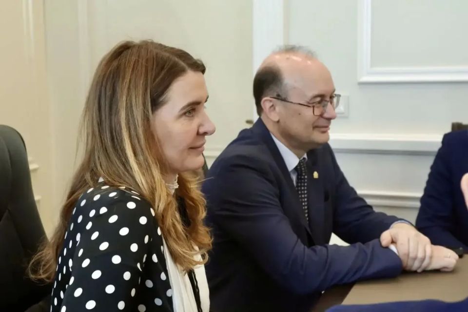 Олег Мельниченко: Председатель Комитета СФ по Регламенту и организации парламентской деятельности Вячеслав Степанович Тимченко отметил достойную работу Пензенской области в части исполнения прошлого постановления Совета... Олег Мельниченко: Председатель Комитета СФ по Регламенту и организации парламентской деятельности Вячеслав Степанович Тимченко отметил достойную работу Пензенской области в части исполнения прошлого постановления Совета...