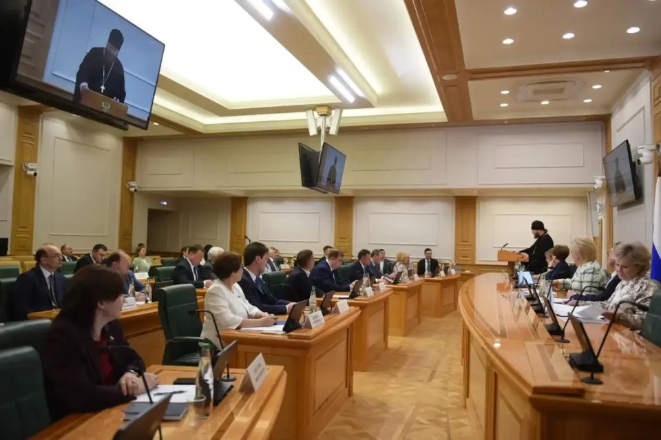 Олег Мельниченко: Благодарен сенаторам за внимание к инициативам региона, которые рассмотрели в рамках Дней Пензенской области в Совете Федерации на заседании Комитета по науке, образованию и культуре, возглавляемого Лилией...