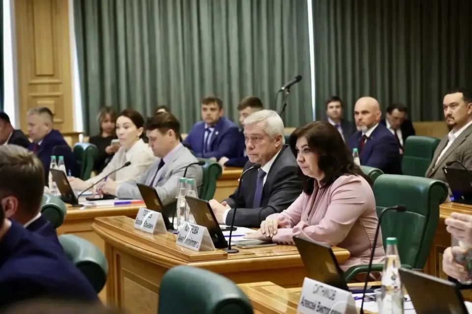 Олег Мельниченко: Благодарен сенаторам за внимание к инициативам региона, которые рассмотрели в рамках Дней Пензенской области в Совете Федерации на заседании Комитета по науке, образованию и культуре, возглавляемого Лилией... Олег Мельниченко: Благодарен сенаторам за внимание к инициативам региона, которые рассмотрели в рамках Дней Пензенской области в Совете Федерации на заседании Комитета по науке, образованию и культуре, возглавляемого Лилией...