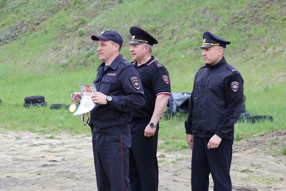 В Пензе между сотрудниками полиции состоялись соревнования по стрельбе из автомата Калашникова В Пензе между сотрудниками полиции состоялись соревнования по стрельбе из автомата Калашникова