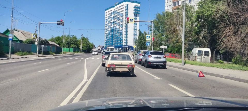 «Зачем изменили схему движения на перекрестке Окружной и Кижеватова, отдав полосу другому направлению? «Зачем изменили схему движения на перекрестке Окружной и Кижеватова, отдав полосу другому направлению?