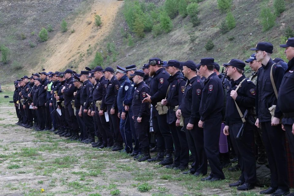 В Пензе между сотрудниками полиции состоялись соревнования по стрельбе из автомата Калашникова В Пензе между сотрудниками полиции состоялись соревнования по стрельбе из автомата Калашникова