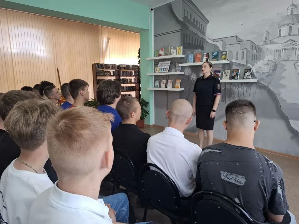 В Пензе сотрудники полиции и общественники рассказали о вреде наркотиков студентам колледжа В Пензе сотрудники полиции и общественники рассказали о вреде наркотиков студентам колледжа