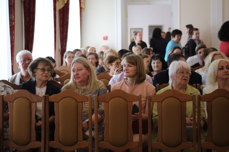 Парламентарии поздравили коллектив Центра специализированных видов медицинской помощи с юбилеем организации Парламентарии поздравили коллектив Центра специализированных видов медицинской помощи с юбилеем организации