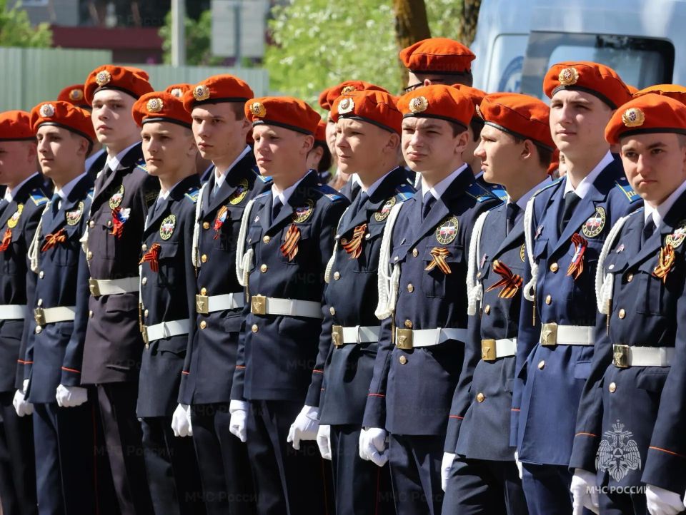 Сегодня в Губернском кадетском корпусе по делам ГОЧС имени 70-летия Победы в Великой Отечественной войне прозвенел последний звонок Сегодня в Губернском кадетском корпусе по делам ГОЧС имени 70-летия Победы в Великой Отечественной войне прозвенел последний звонок