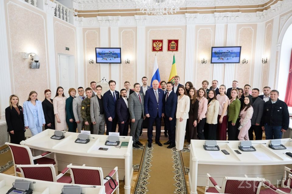 Вадим Супиков подчеркнул значимость вовлечения молодежи в общественно-политическую жизнь Вадим Супиков подчеркнул значимость вовлечения молодежи в общественно-политическую жизнь