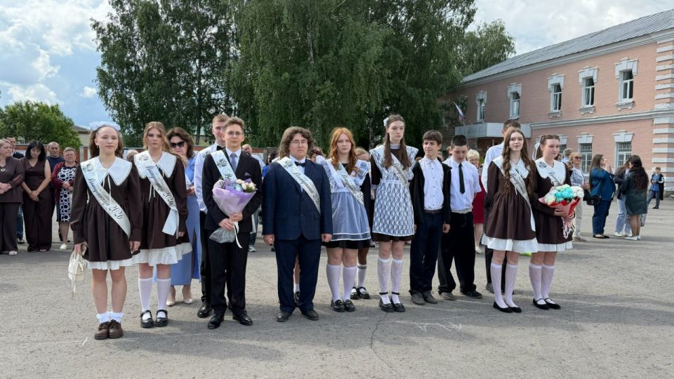 Павел Куликов стал почетным гостем торжественной линейки в Малой Сердобе Павел Куликов стал почетным гостем торжественной линейки в Малой Сердобе