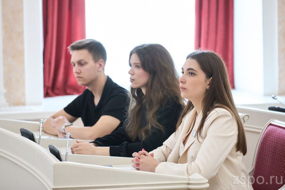 Вадим Супиков подчеркнул значимость вовлечения молодежи в общественно-политическую жизнь Вадим Супиков подчеркнул значимость вовлечения молодежи в общественно-политическую жизнь