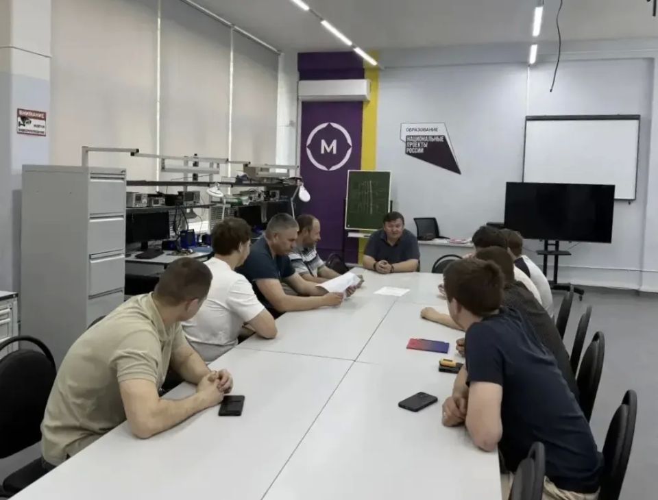 Стартовала образовательная программа профессиональной подготовки по профессии «Регулировщик радиоэлектронной аппаратуры и приборов» Стартовала образовательная программа профессиональной подготовки по профессии «Регулировщик радиоэлектронной аппаратуры и приборов»