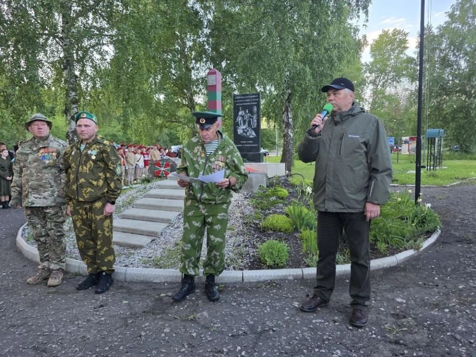 Алексей Марьин почтил память героев-пограничников в Сердобске