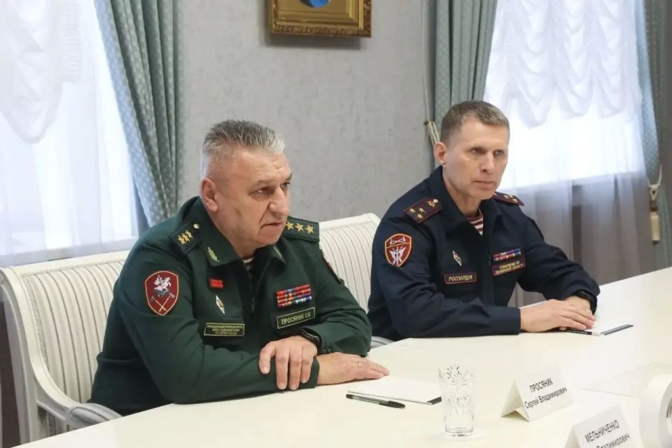 Олег Мельниченко: В Пензенскую область прибыл командующий Приволжским ордена Жукова округом войск национальной гвардии РФ Сергей Владимирович Просяник Олег Мельниченко: В Пензенскую область прибыл командующий Приволжским ордена Жукова округом войск национальной гвардии РФ Сергей Владимирович Просяник