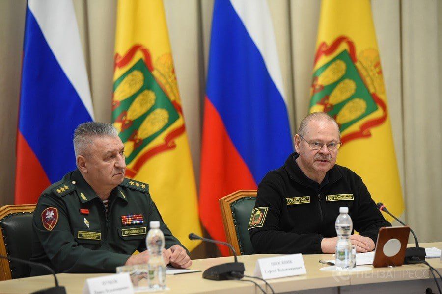 Губернатор Пензенской области, секретарь реготделения партии «Единая Россия» Олег Мельниченко в пятницу, 29 мая, провел встречу с молодыми сотрудниками вневедомственной охраны Росгвардии Губернатор Пензенской области, секретарь реготделения партии «Единая Россия» Олег Мельниченко в пятницу, 29 мая, провел встречу с молодыми сотрудниками вневедомственной охраны Росгвардии