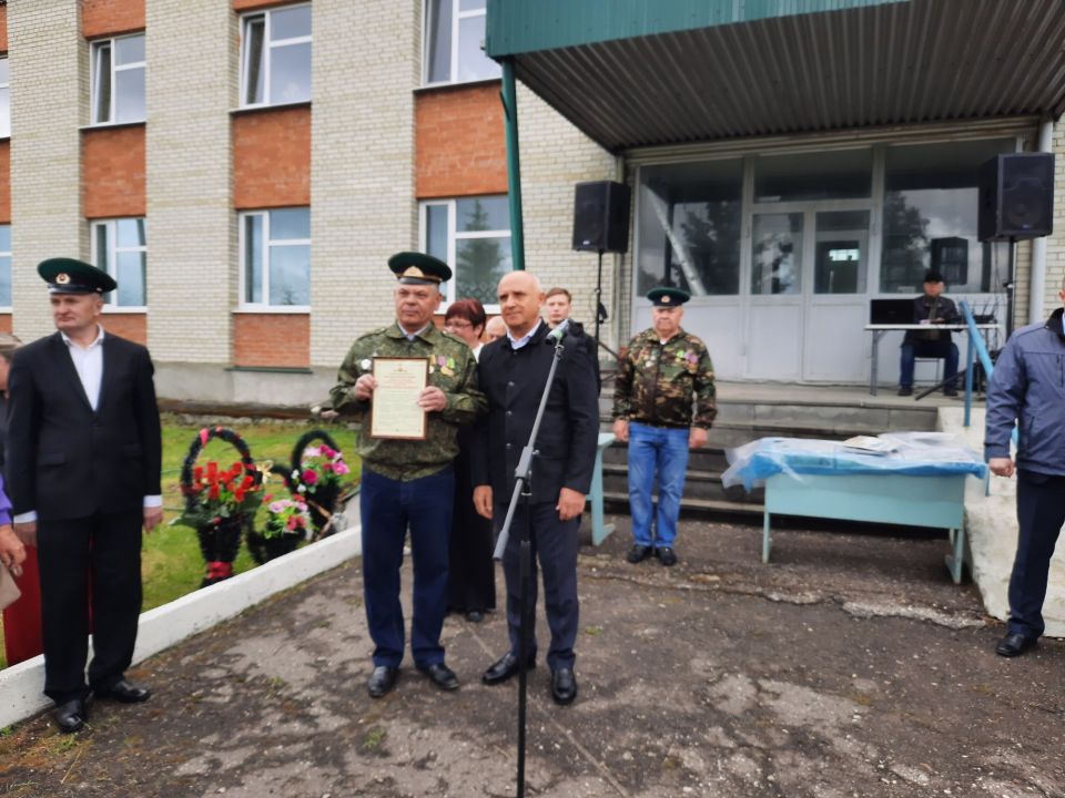 Юрий Старкин поздравил жителей Никольского района с Днем пограничника Юрий Старкин поздравил жителей Никольского района с Днем пограничника
