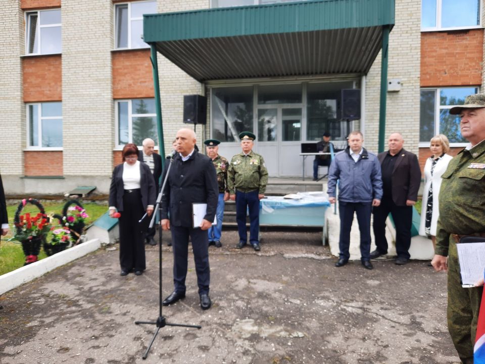 Юрий Старкин поздравил жителей Никольского района с Днем пограничника