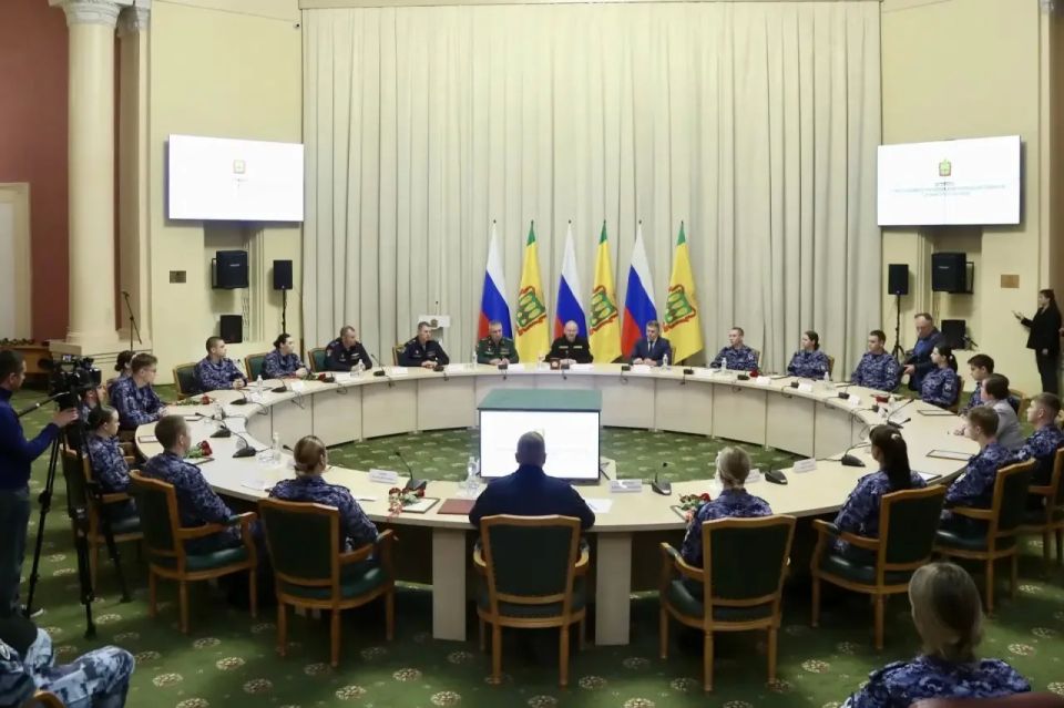 Губернатор Пензенской области ввел дополнительную стипендию для сотрудников Росгвардии, совмещающих службу с учебой Губернатор Пензенской области ввел дополнительную стипендию для сотрудников Росгвардии, совмещающих службу с учебой
