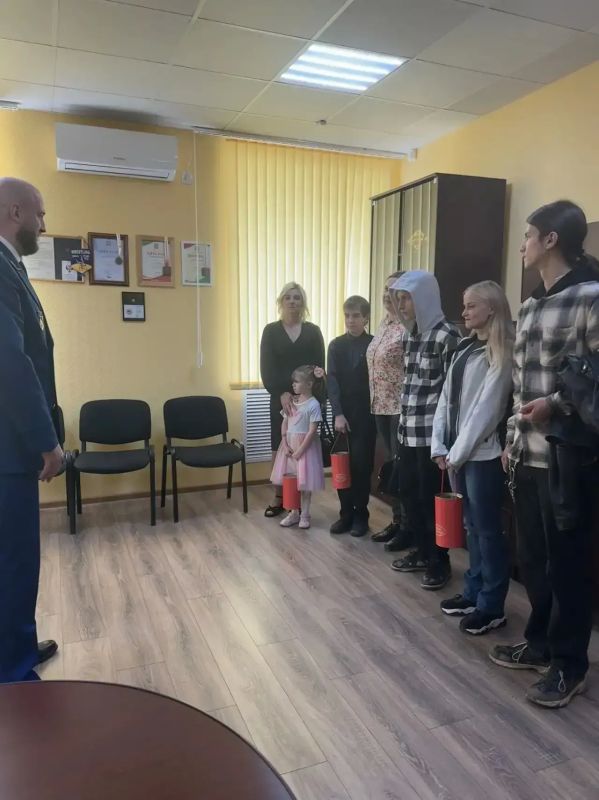 Работники органов прокуратуры области поздравили воспитанников подшефных детских учреждений с Международным днем защиты детей Работники органов прокуратуры области поздравили воспитанников подшефных детских учреждений с Международным днем защиты детей