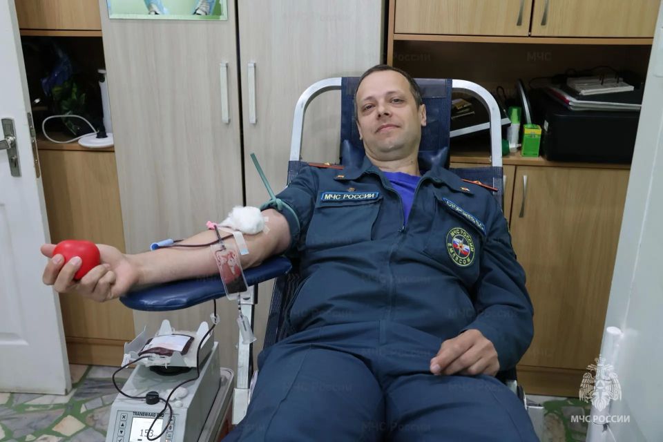 Главная цель – оказать помощь: сотрудники МЧС России приняли участие в акции «Донор в погонах»