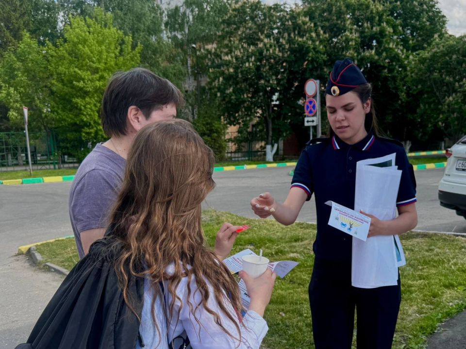 Сотрудники пензенской Госавтоинспекции в рамках профилактического мероприятия «Внимание - детиЛетние каникулы!» напомнили юным пешеходам о важности соблюдения ПДД