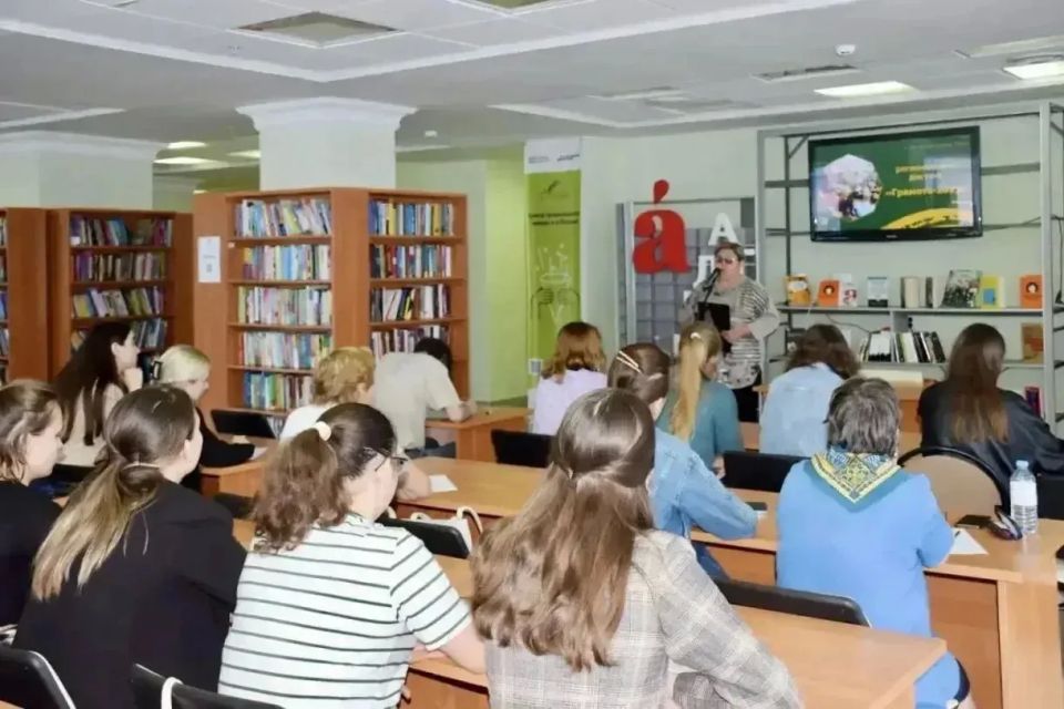 Олег Мельниченко: 6 июня отмечается День русского языка, который приурочен к дню рождения Александра Сергеевича Пушкина Олег Мельниченко: 6 июня отмечается День русского языка, который приурочен к дню рождения Александра Сергеевича Пушкина