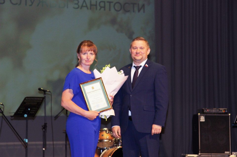 Павел Куликов вручил награды Законодательного Собрания работникам соцзащиты Павел Куликов вручил награды Законодательного Собрания работникам соцзащиты