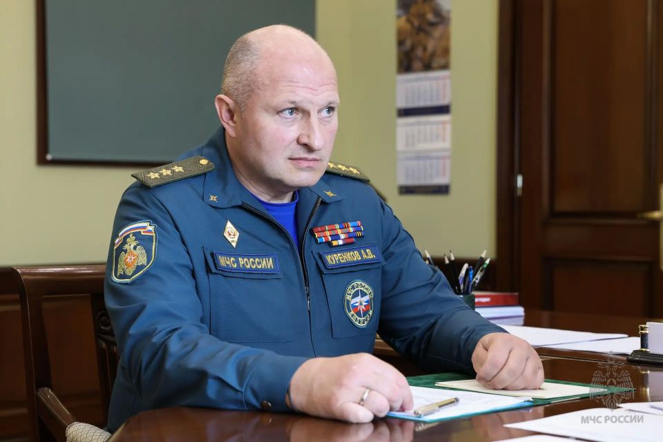 Главы МЧС России Александр Куренков и Пензенской области Олег Мельниченко обсудили меры по защите населения Главы МЧС России Александр Куренков и Пензенской области Олег Мельниченко обсудили меры по защите населения