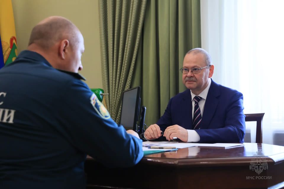 Главы МЧС России Александр Куренков и Пензенской области Олег Мельниченко обсудили меры по защите населения Главы МЧС России Александр Куренков и Пензенской области Олег Мельниченко обсудили меры по защите населения
