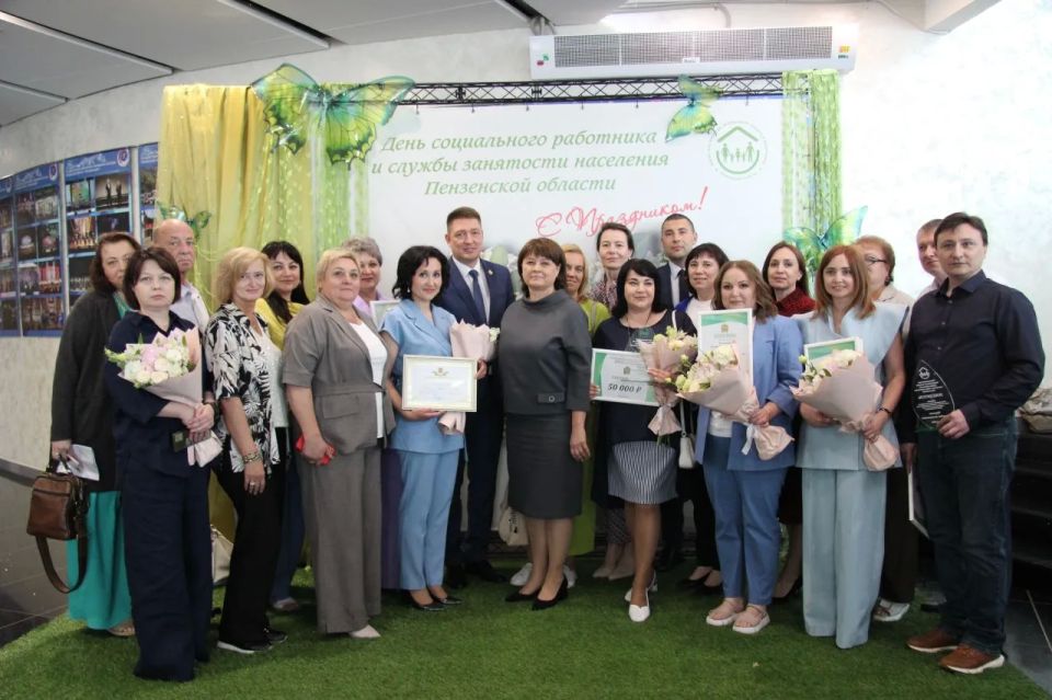 Порядка 70 пензенских специалистов сферы занятости и соцзащиты отмечены федеральными и региональными наградами