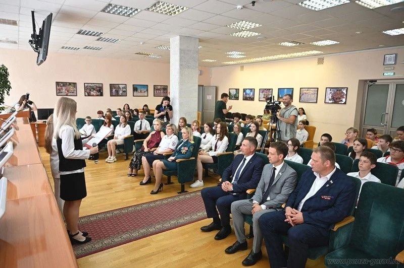 Юным горожанам торжественно вручили паспорта Юным горожанам торжественно вручили паспорта