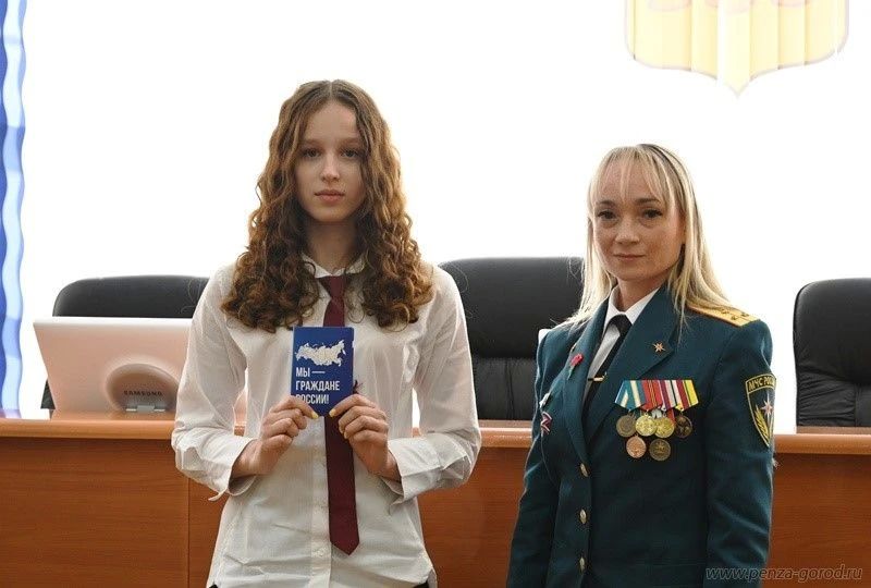 Юным горожанам торжественно вручили паспорта Юным горожанам торжественно вручили паспорта