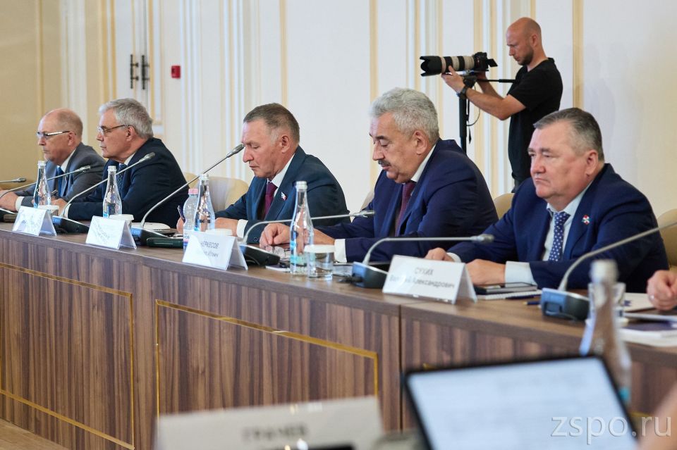 Спикер пензенского парламента Вадим Супиков прокомментировал темы пленарного заседания Совета законодателей ПФО Спикер пензенского парламента Вадим Супиков прокомментировал темы пленарного заседания Совета законодателей ПФО