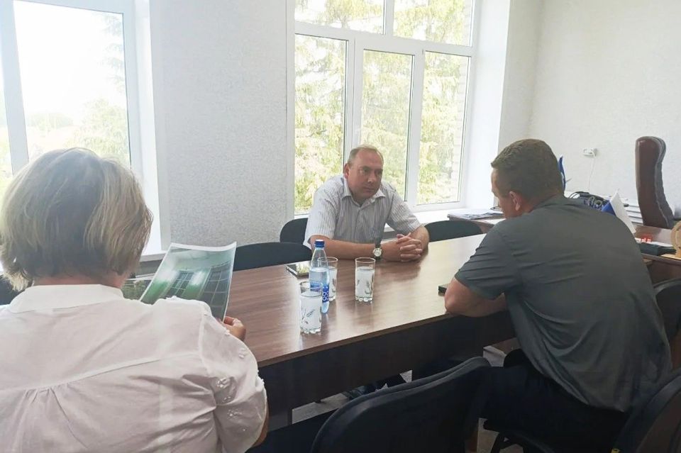 Владимир Вдонин рассмотрел обращения жителей Нижнеломовского района Владимир Вдонин рассмотрел обращения жителей Нижнеломовского района