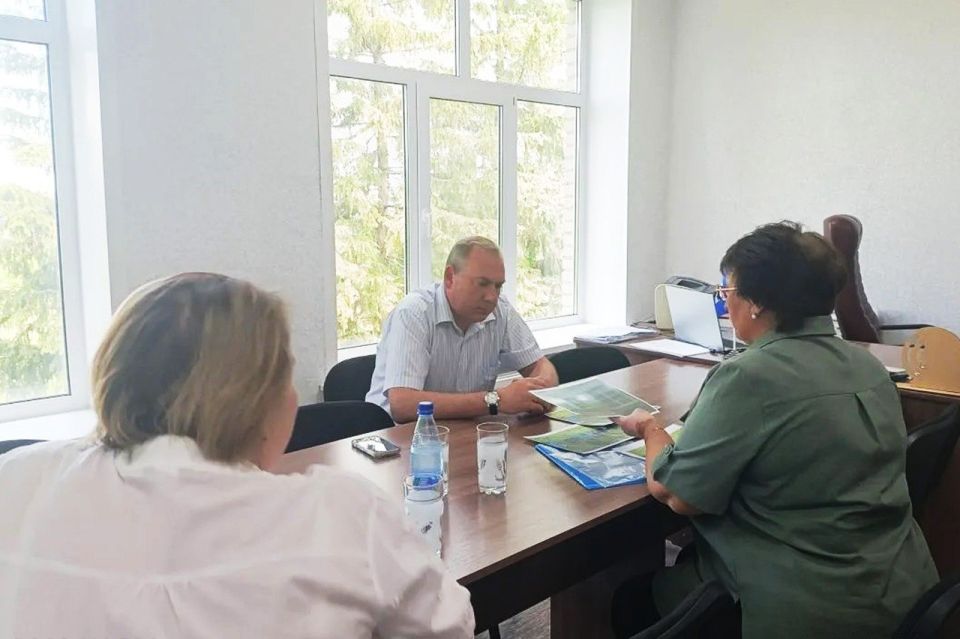 Владимир Вдонин рассмотрел обращения жителей Нижнеломовского района