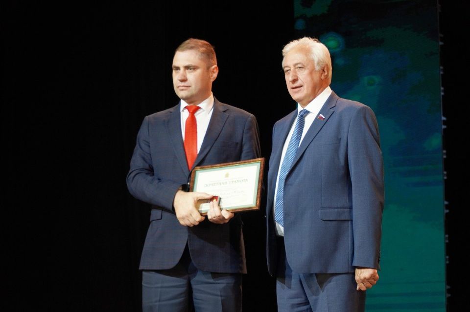 Александр Ломовцев поздравил коллектив колледжа транспортных технологий Александр Ломовцев поздравил коллектив колледжа транспортных технологий