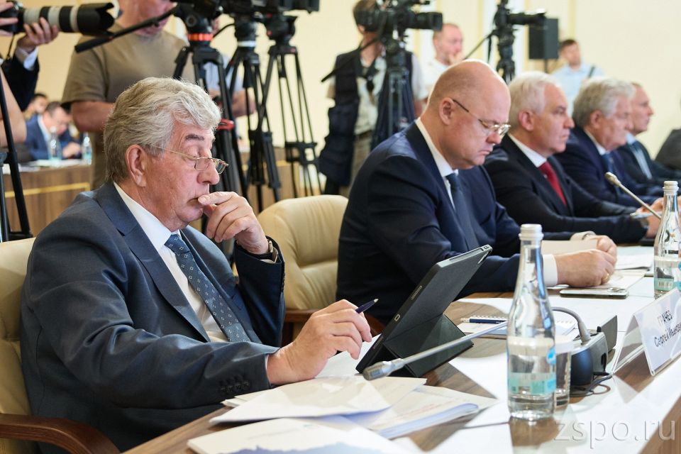 Спикер пензенского парламента Вадим Супиков прокомментировал темы пленарного заседания Совета законодателей ПФО Спикер пензенского парламента Вадим Супиков прокомментировал темы пленарного заседания Совета законодателей ПФО