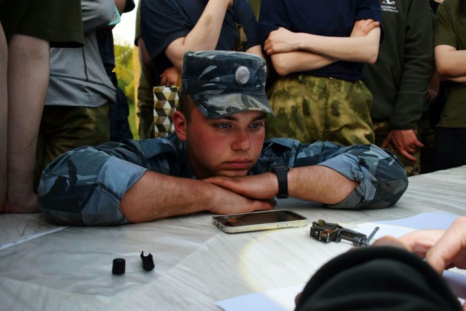 #В_объективе_УИС. Невероятно волнительный и трепетный момент вскрытия медальона военнослужащего Красной армии Бориса Алексеевича Гурьянова, уроженца Пензенской области, запечатлела курсант 1-го курса юридического факультета... #В_объективе_УИС. Невероятно волнительный и трепетный момент вскрытия медальона военнослужащего Красной армии Бориса Алексеевича Гурьянова, уроженца Пензенской области, запечатлела курсант 1-го курса юридического факультета...