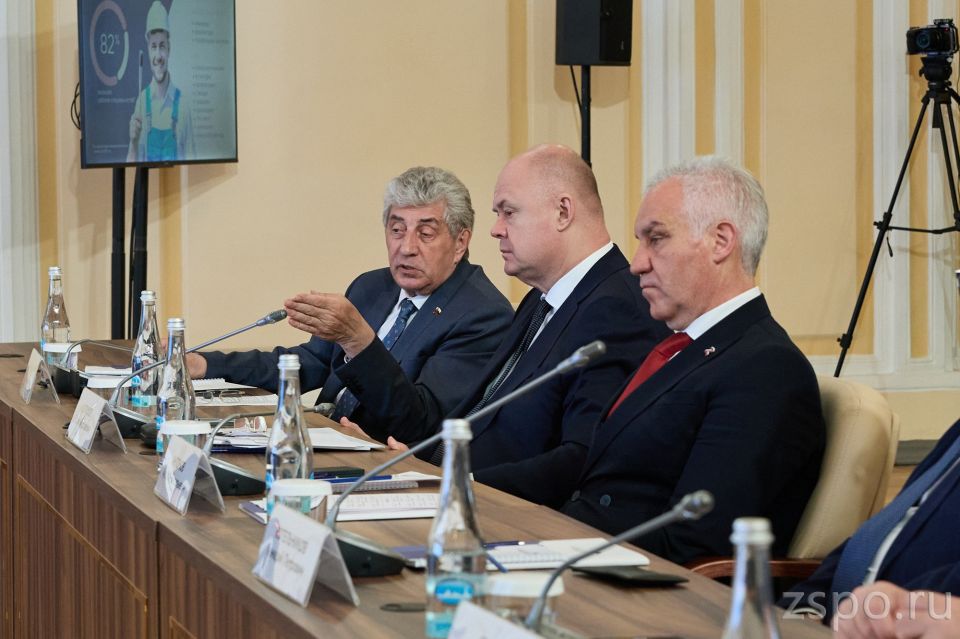 Спикер пензенского парламента Вадим Супиков прокомментировал темы пленарного заседания Совета законодателей ПФО Спикер пензенского парламента Вадим Супиков прокомментировал темы пленарного заседания Совета законодателей ПФО