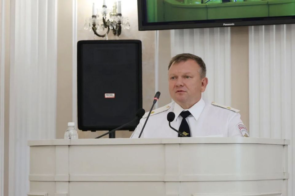 Начальник УМВД России по Пензенской области генерал-майор полиции Павел Гаврилин вручил паспорта граждан Российской Федерации в рамках акции «Мы – граждане России!» Начальник УМВД России по Пензенской области генерал-майор полиции Павел Гаврилин вручил паспорта граждан Российской Федерации в рамках акции «Мы – граждане России!»