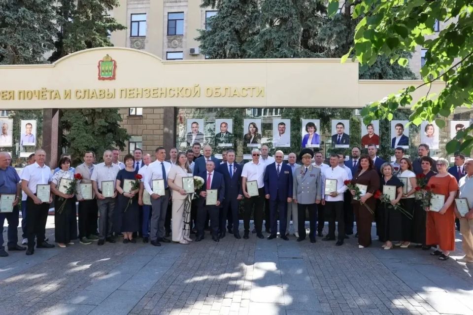 В День России в Пензе торжественно открыли обновленную Галерею почёта и славы Пензенской области В День России в Пензе торжественно открыли обновленную Галерею почёта и славы Пензенской области