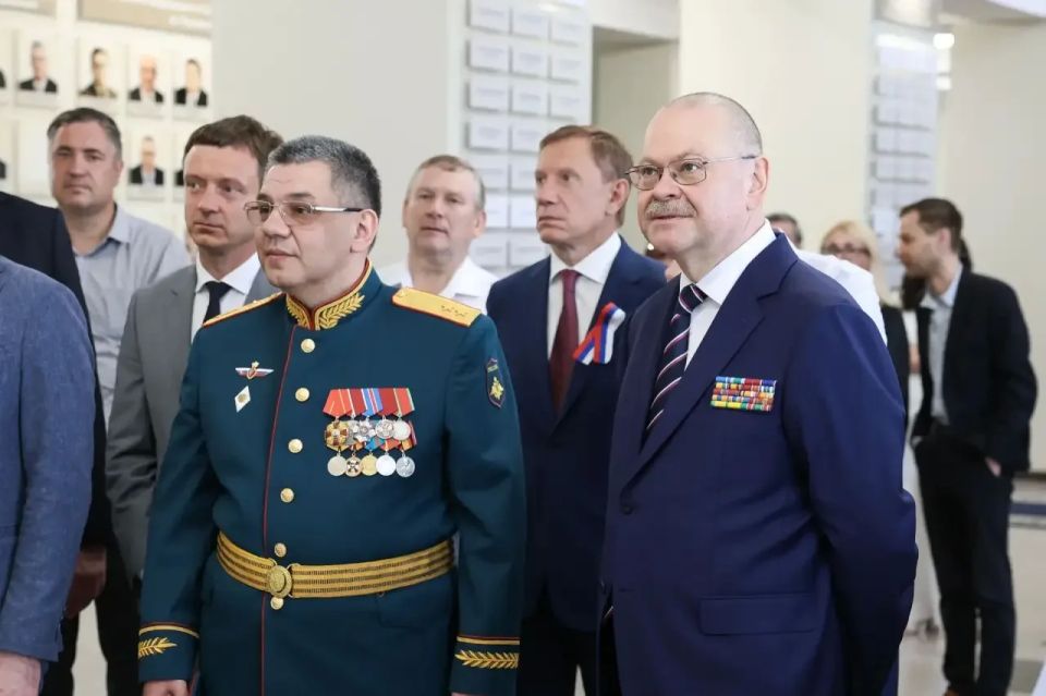 Олег Мельниченко: Представил результаты третьего этапа оформления экспозиции в областном правительстве, посвященной служению пензенцев Отечеству Олег Мельниченко: Представил результаты третьего этапа оформления экспозиции в областном правительстве, посвященной служению пензенцев Отечеству