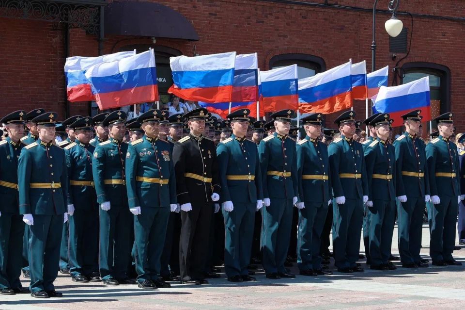 Сегодня прокурор Пензенской области Дмитрий Горшков принял участие в торжественном мероприятии, посвященном празднованию Дня России Сегодня прокурор Пензенской области Дмитрий Горшков принял участие в торжественном мероприятии, посвященном празднованию Дня России