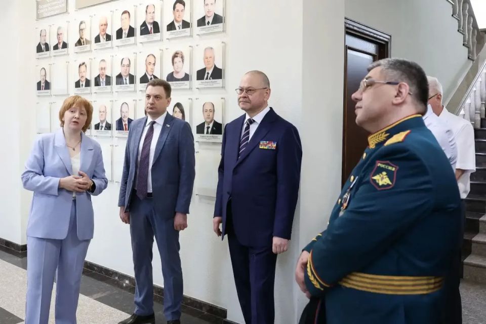 Олег Мельниченко: Представил результаты третьего этапа оформления экспозиции в областном правительстве, посвященной служению пензенцев Отечеству Олег Мельниченко: Представил результаты третьего этапа оформления экспозиции в областном правительстве, посвященной служению пензенцев Отечеству