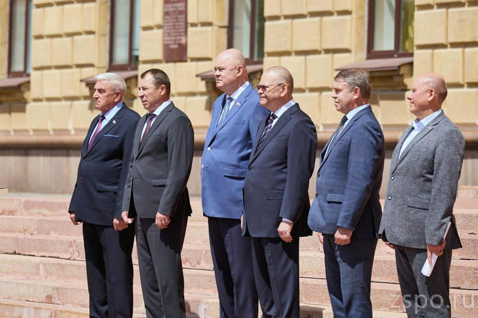 Вадим Супиков поздравил молодых сотрудников силовых ведомств с принятием присяги Вадим Супиков поздравил молодых сотрудников силовых ведомств с принятием присяги
