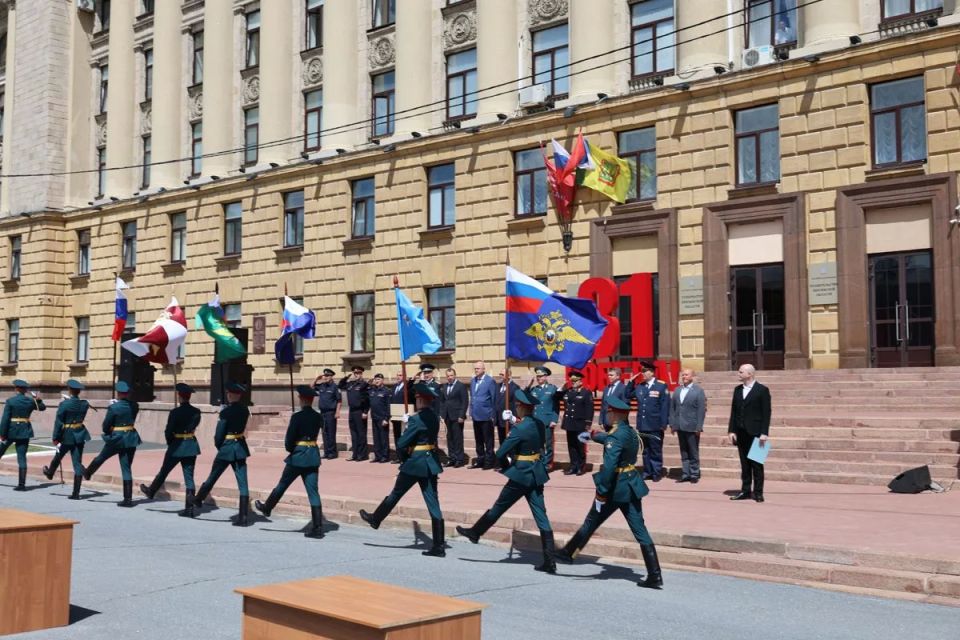 В Пензе молодые сотрудники полиции приняли Присягу на верность Российской Федерации В Пензе молодые сотрудники полиции приняли Присягу на верность Российской Федерации