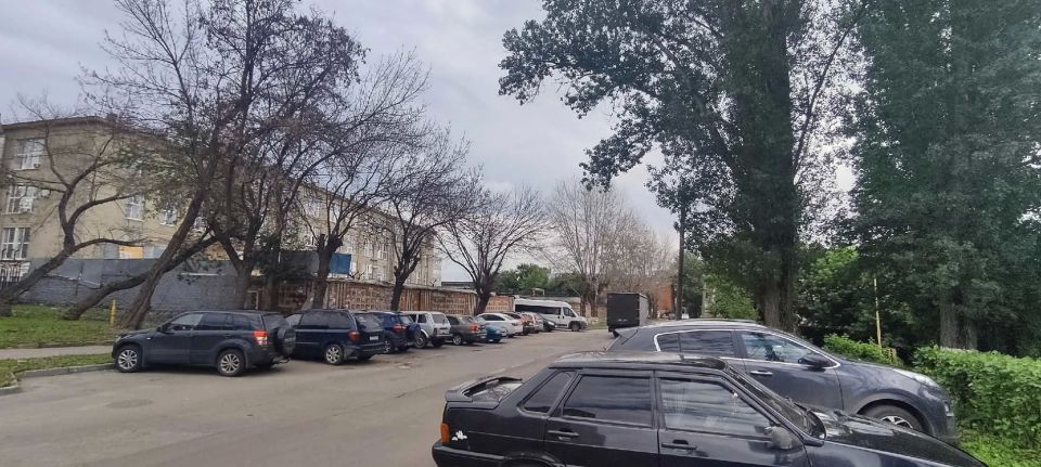 Пензе управление ЖКХ написало заявление в полицию, проверив деревья в сквере у «Электромеханики» на Южной поляне Пензе управление ЖКХ написало заявление в полицию, проверив деревья в сквере у «Электромеханики» на Южной поляне