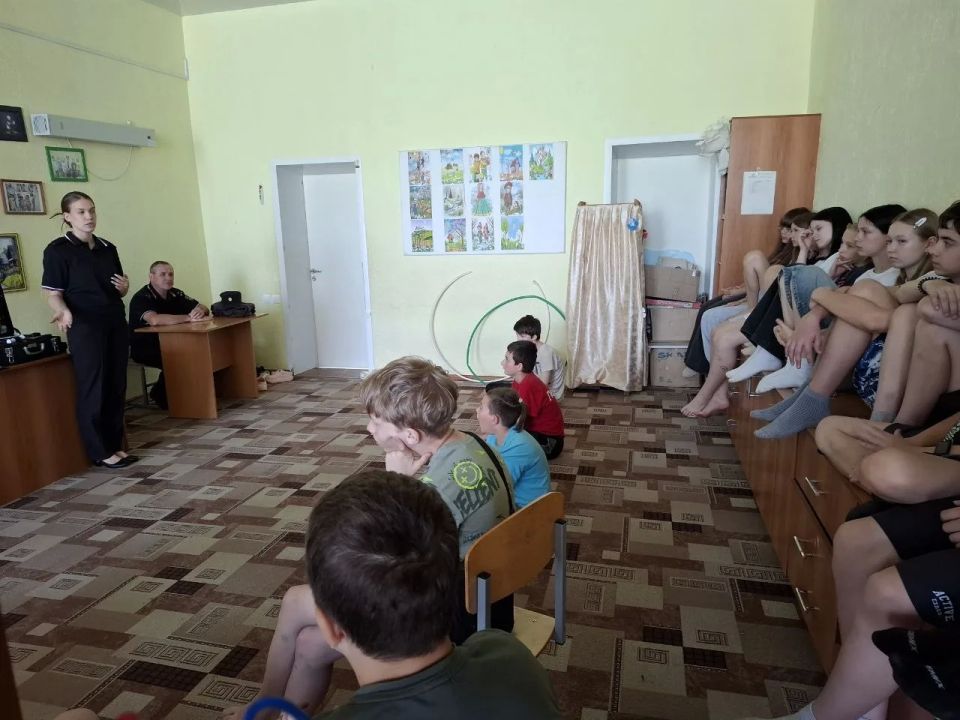 Пензенские полицейские совместно с общественниками провели профилактическое мероприятие с детьми в ДОЛ «Надежда» Пензенские полицейские совместно с общественниками провели профилактическое мероприятие с детьми в ДОЛ «Надежда»