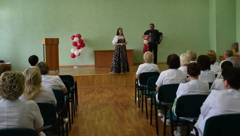 Сотрудники следственного управления поздравили коллектив Пензенского областного госпиталя с наступающим профессиональным праздником Сотрудники следственного управления поздравили коллектив Пензенского областного госпиталя с наступающим профессиональным праздником