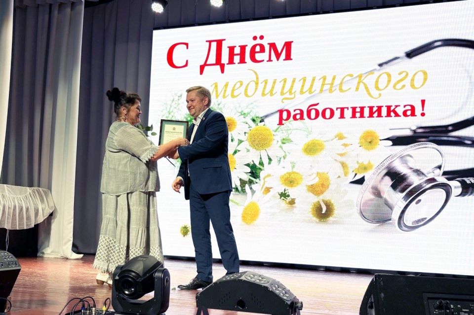 Павел Куликов поздравил медиков Иссинского района с профессиональным праздником Павел Куликов поздравил медиков Иссинского района с профессиональным праздником