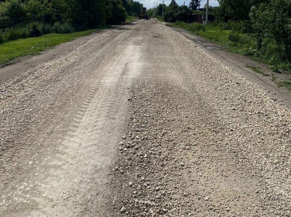Дмитрий Петров продолжает помогать восстанавливать сельские дороги Дмитрий Петров продолжает помогать восстанавливать сельские дороги