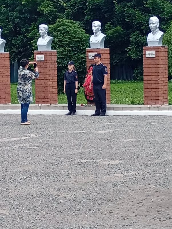 В Пензенской области сотрудники полиции присоединились к Всероссийской патриотической акции МВД России «Свеча памяти» В Пензенской области сотрудники полиции присоединились к Всероссийской патриотической акции МВД России «Свеча памяти»